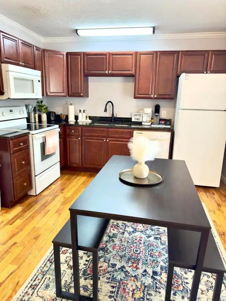 Cozy 2 Bedroom Townhouse Near Lake And Restaurants Гантерсвілл Екстер'єр фото