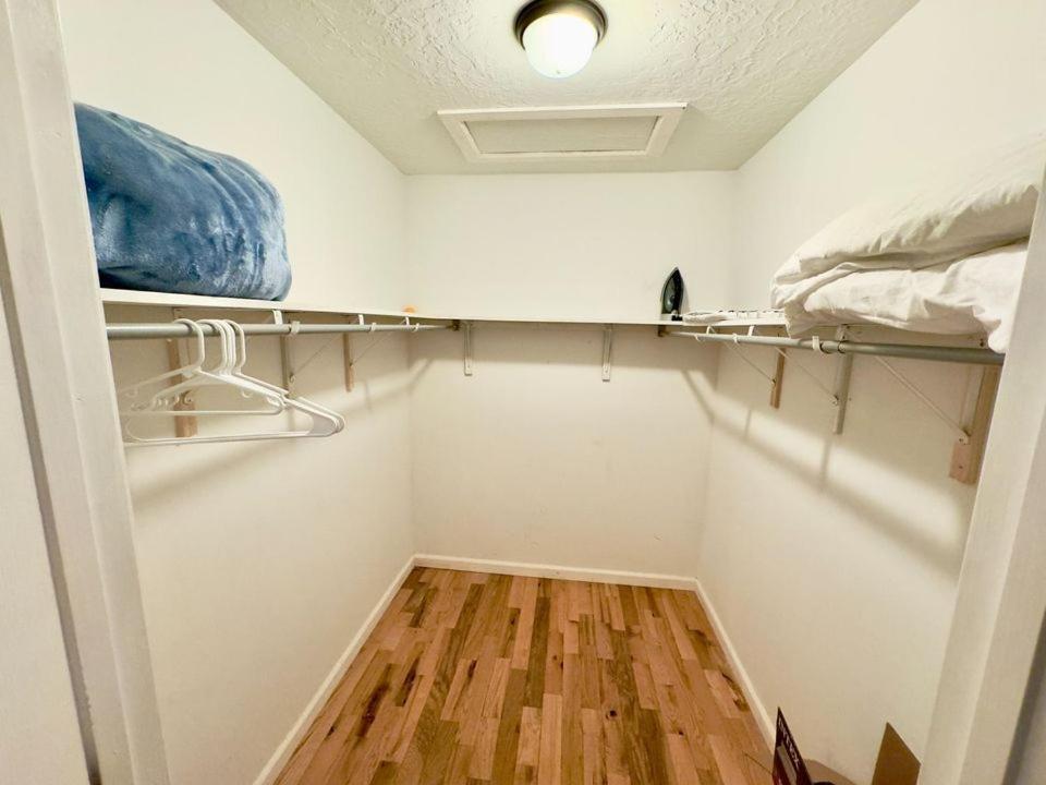 Cozy 2 Bedroom Townhouse Near Lake And Restaurants Гантерсвілл Екстер'єр фото